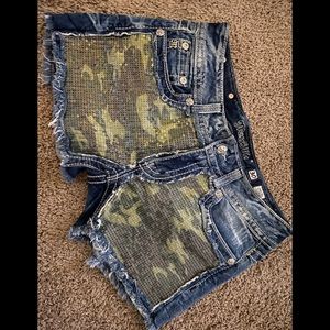 LIKE NEW Ladies MISS ME jeans shorts 30